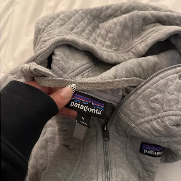Patagonia Women's Quilted Gray Puffer Jacket - Picture 3 of 3